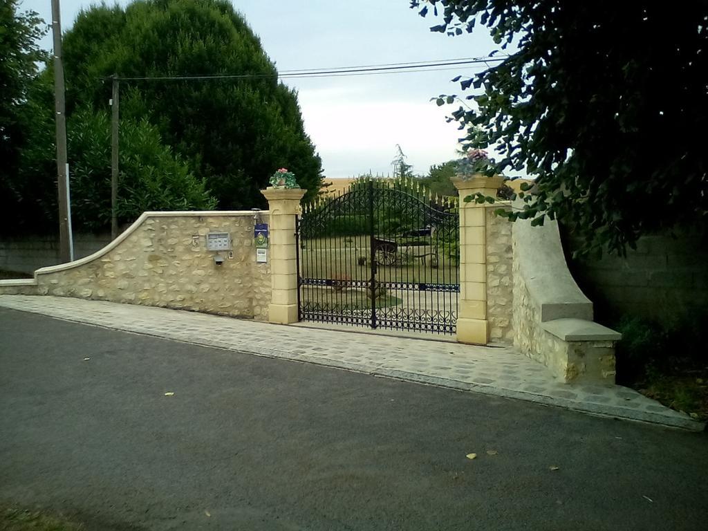 Bed and Breakfast Le Relais De Dalibray Seraincourt Exterior foto